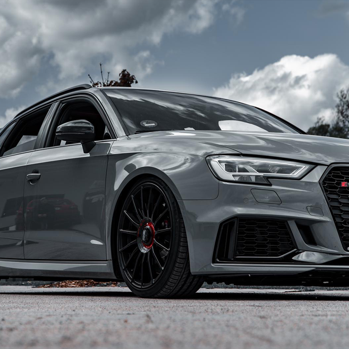 Dieser Audi RS3 bekam von uns ein APR Turboinlet mit Pilz